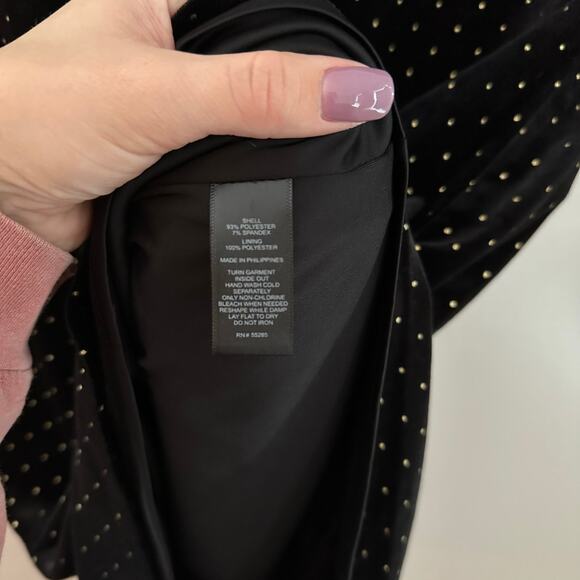 Express Women's Black + Gold 3/4 Sleeve Low Back Velvet Mini Dress Size 4 - Picture 7 of 10